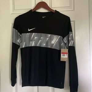 Nike long sleeve shirt NWT